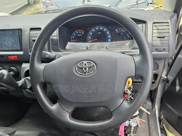 Toyota Regius 2018 Silver - thumbnail 5