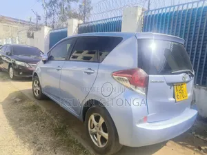 Toyota Ractis 2016 Blue