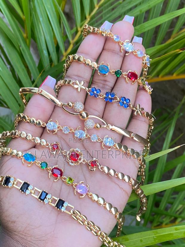 Golden Ladies Bracelet - main view