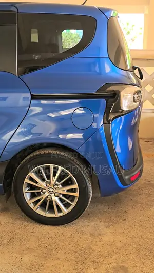 Toyota Sienta 1.5 AWD 2017 Blue