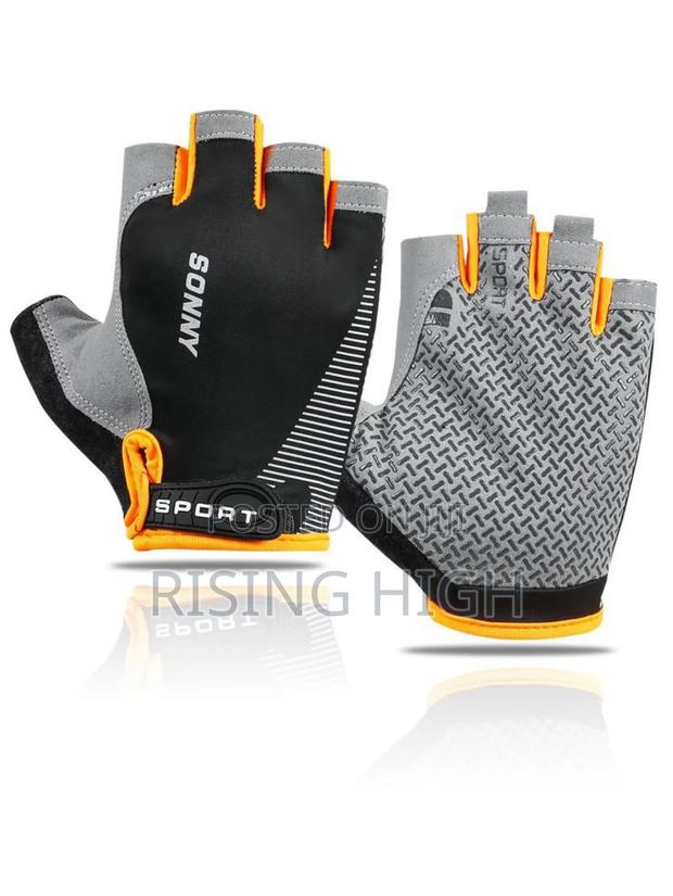 Official High Quality Gym Gloves - main view