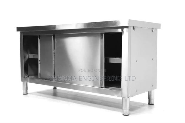 Working Top With a Cabinet.