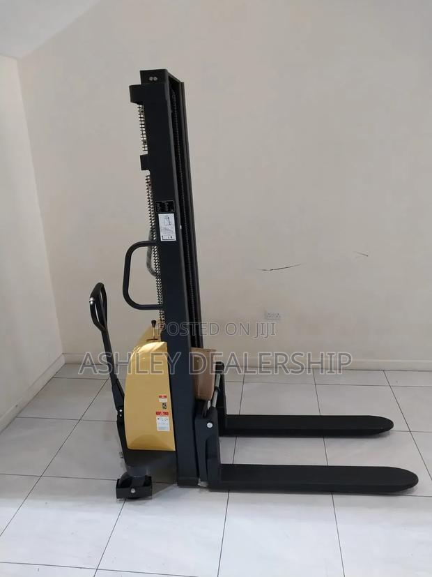 Semi Electric Stacker Machine - main view