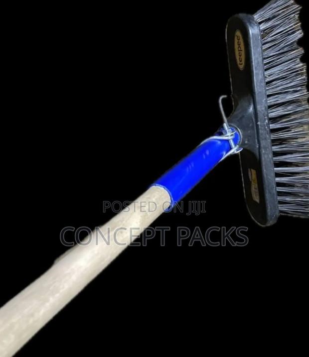 Teepee Fitted Bass Broom With Reinforced Handle - thumbnail 2