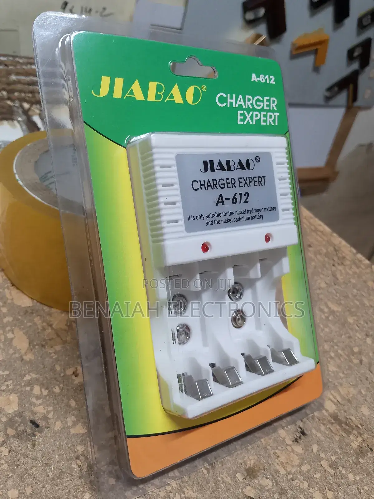 Jiabao Universal Battery Charger