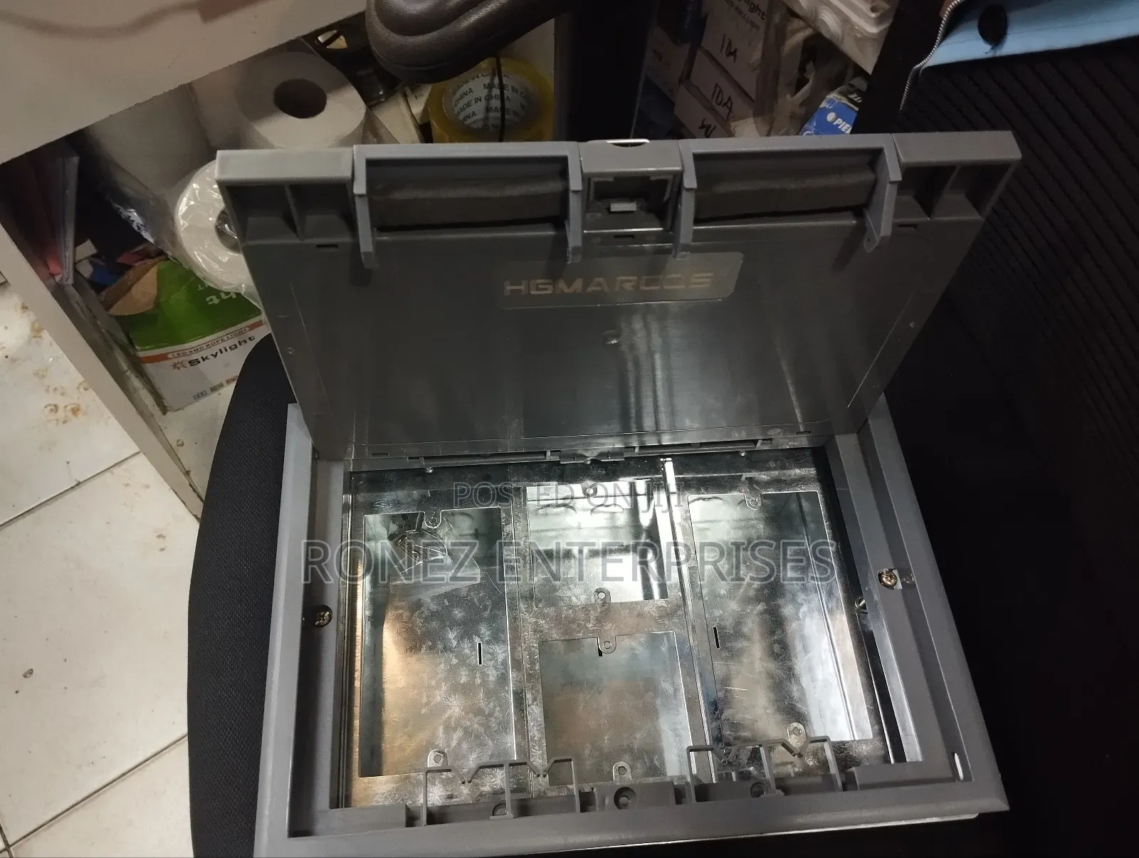 Metallic Floor Box HG