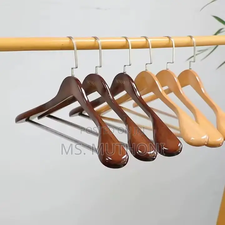 Wide Wooden Hangers Glossy Finish Non Slip Wooden Hangers*