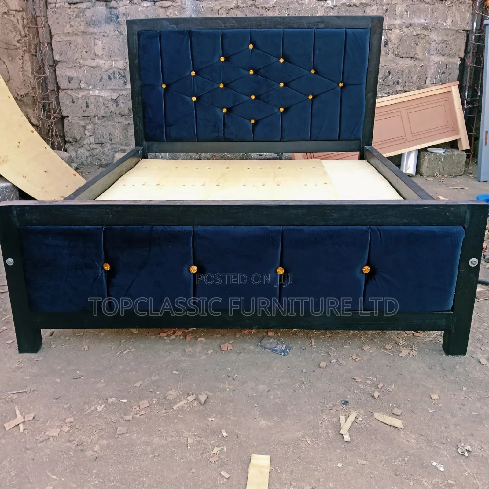 Mocket Hardwood Bruegham Bed 5x6