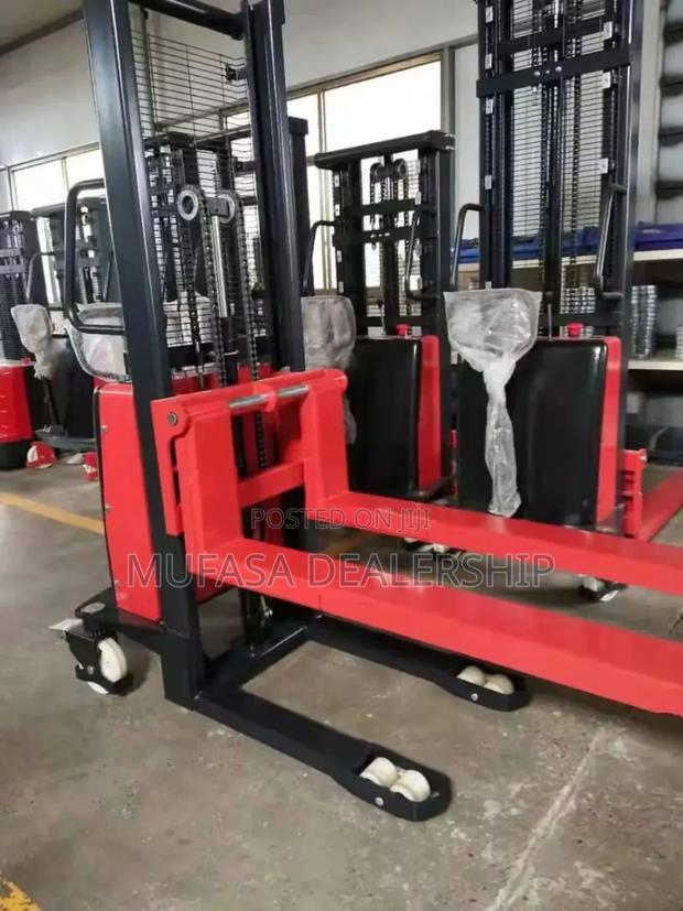 Semi Electric Stacker - main view