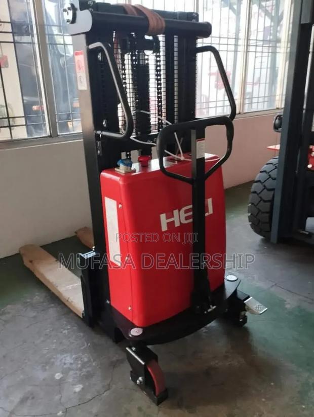 Industrial Semi Electric Stacker - thumbnail 2