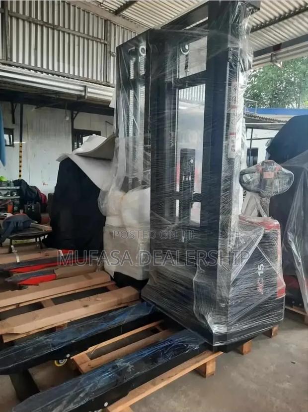 Commercial Semi Electric Stacker - thumbnail 3