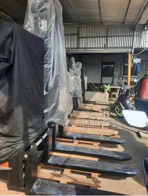 Warehouse Semi Electric Stacker - thumbnail 2