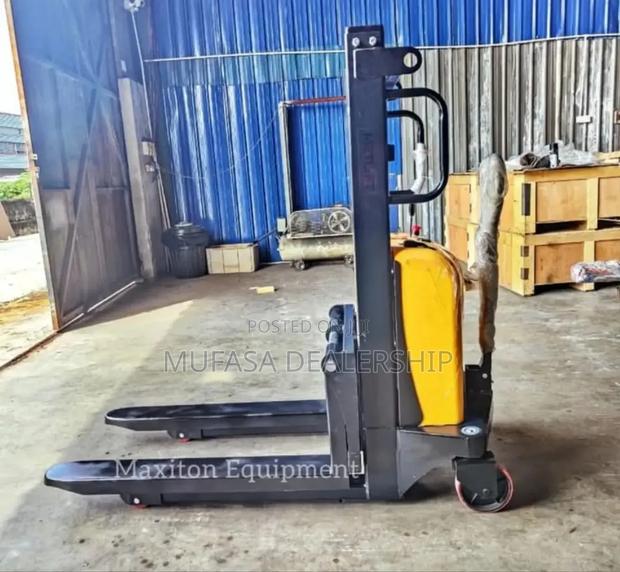 Store Semi Electric Stacker - main view