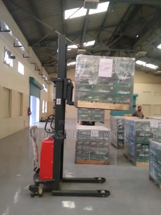 Hydraulic Semi Electric Stacker - thumbnail 3