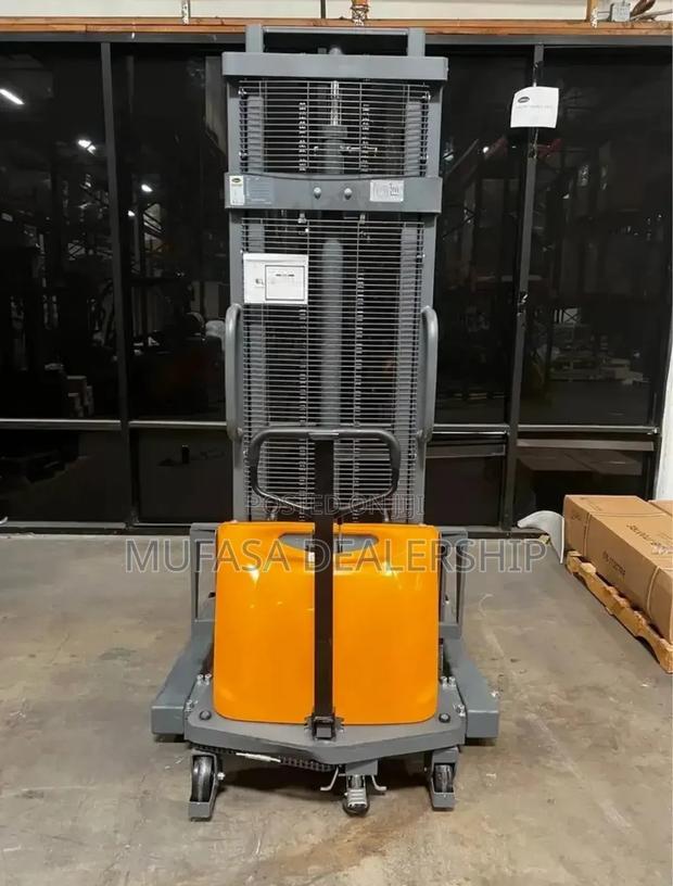 Long-Lasting Semi Electric Stacker - thumbnail 3