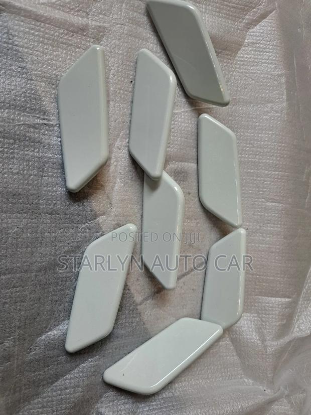 Headlights Washer Jet Cover Prado Fj150 - thumbnail 2