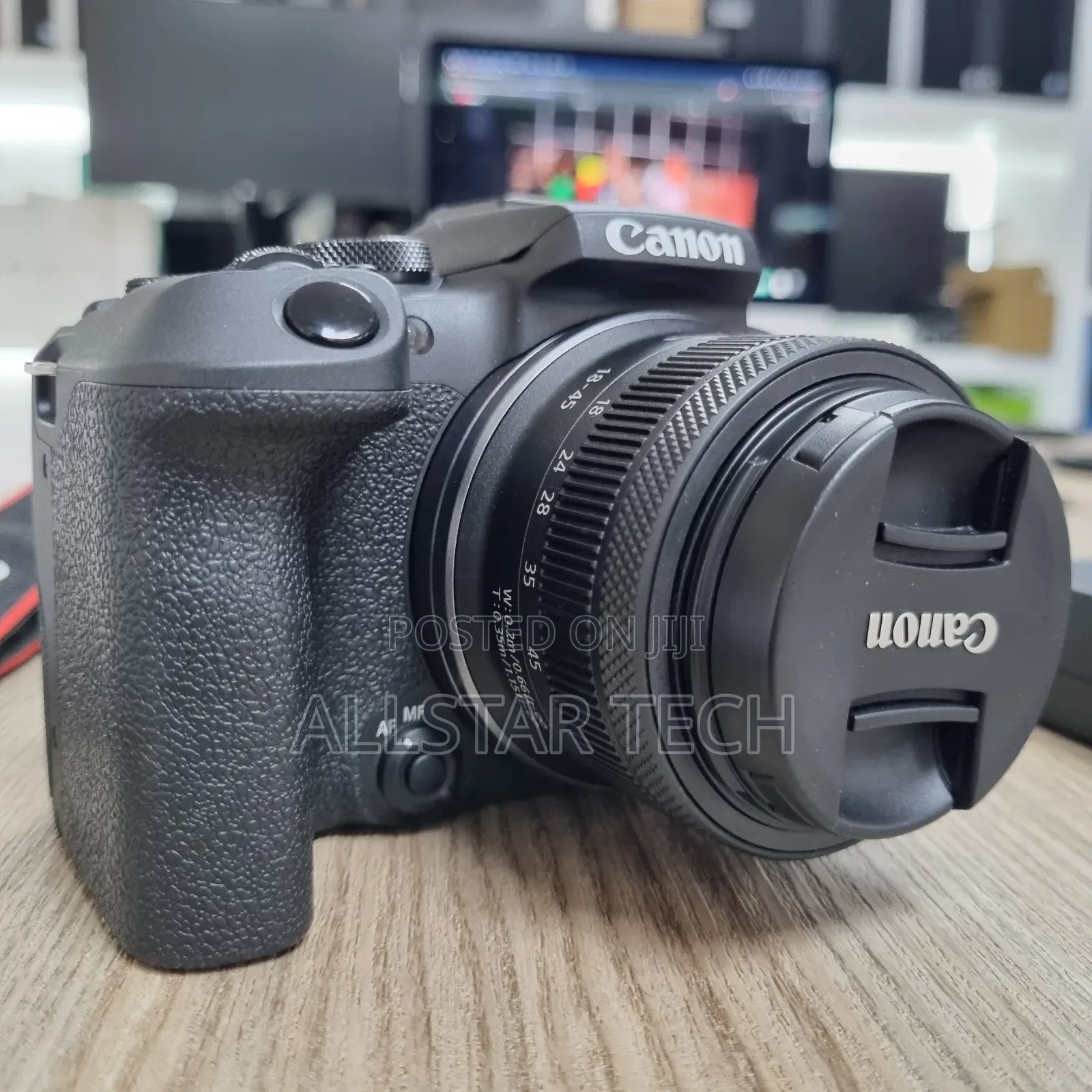 Canon EOS R10 Mirrorless Camera With 18-45mm Lens