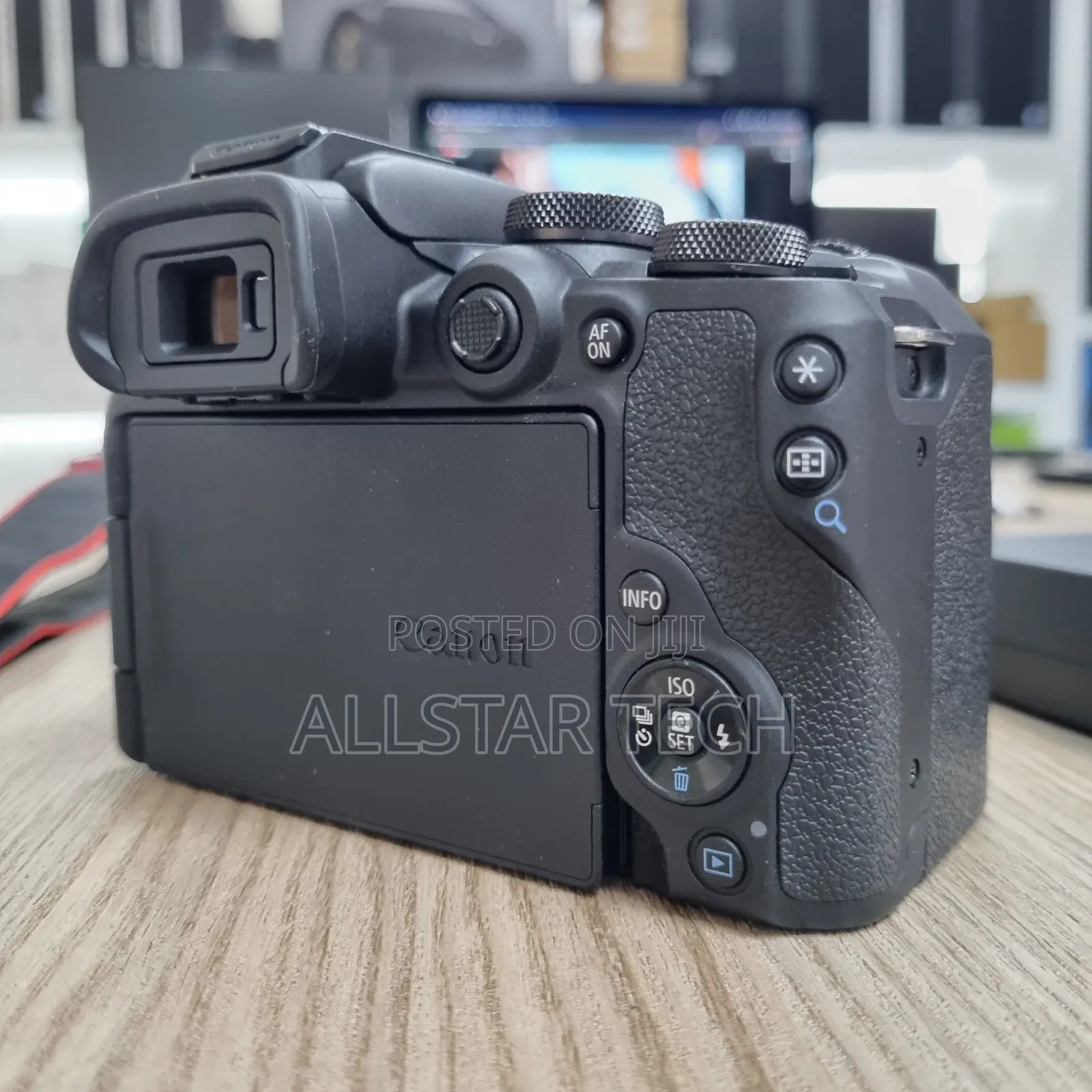 Canon EOS R10 Mirrorless Camera With 18-45mm Lens