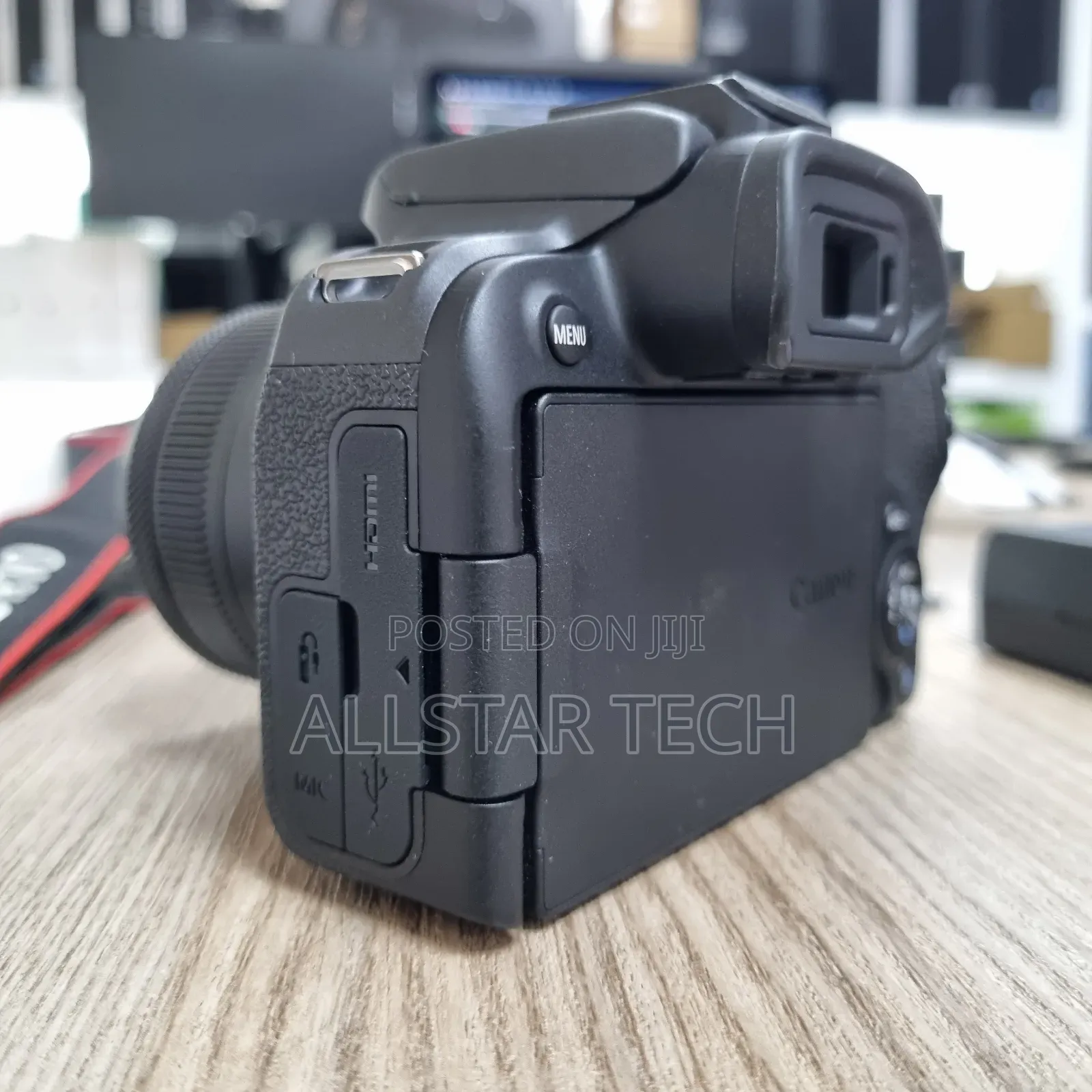 Canon EOS R10 Mirrorless Camera With 18-45mm Lens