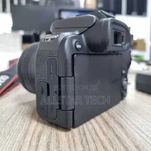 Canon EOS R10 Mirrorless Camera With 18-45mm Lens