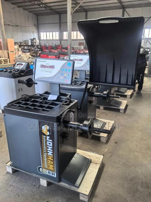 Automotive Wheel Balancer Machine - thumbnail 3