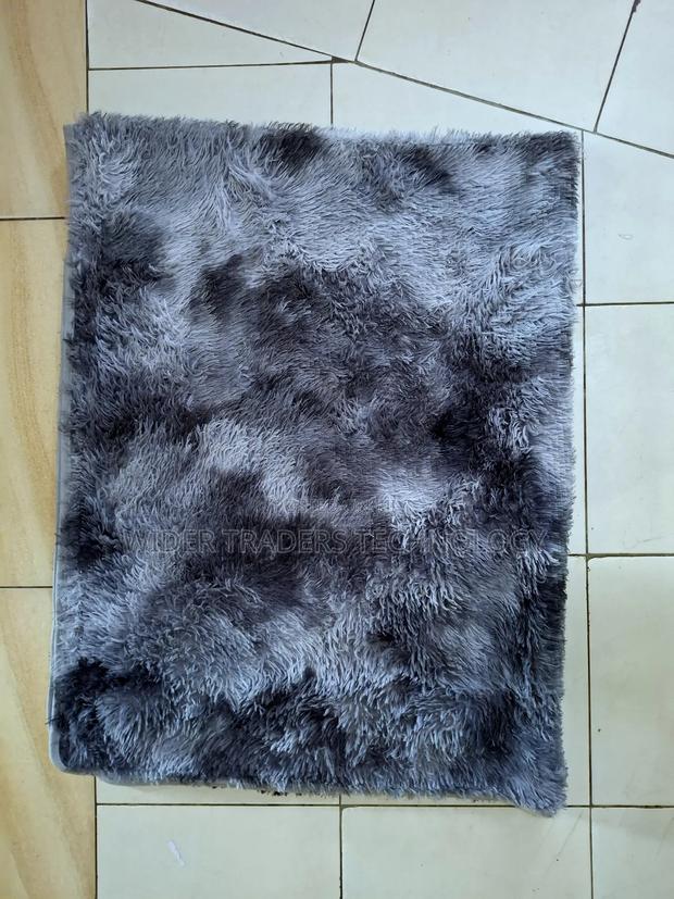 *Fluffy Carpets*
Size: 5x8ft
Single Pc - thumbnail 2