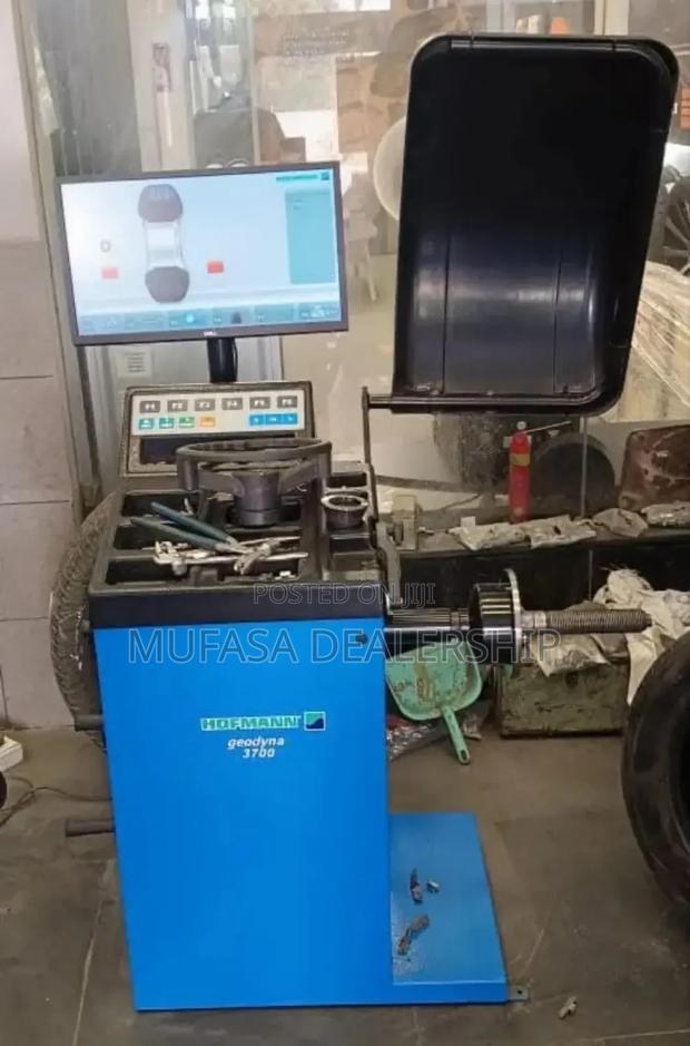 Topnotch Wheel Balancing Machine - thumbnail 2