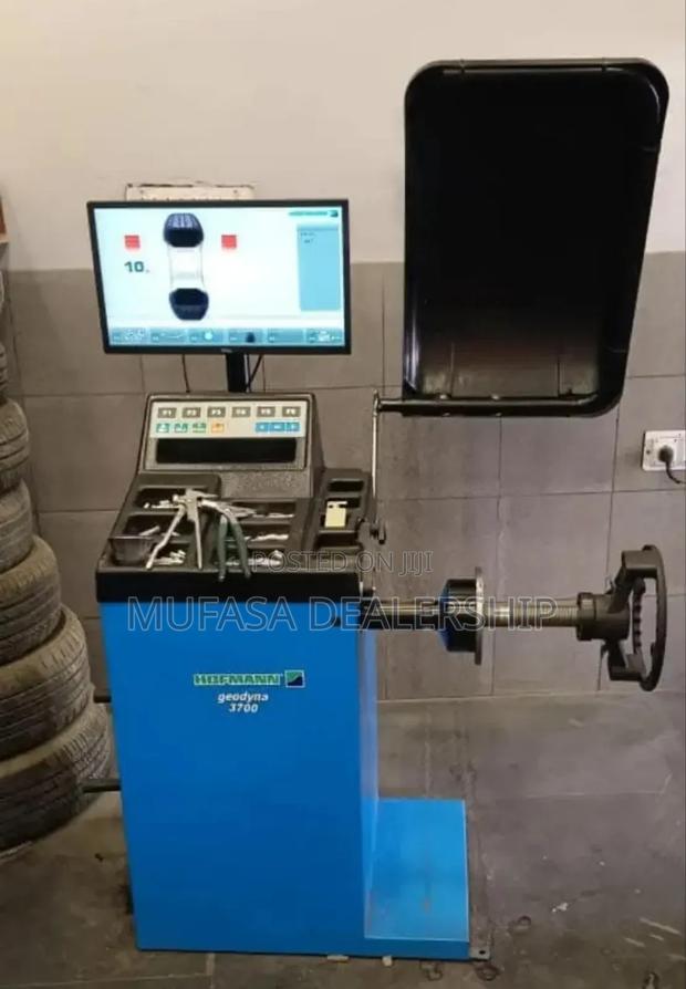 Topnotch Wheel Balancing Machine - main view