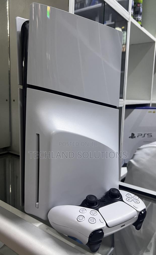 Home Used Slim Ps5 With 2 Pads - thumbnail 3