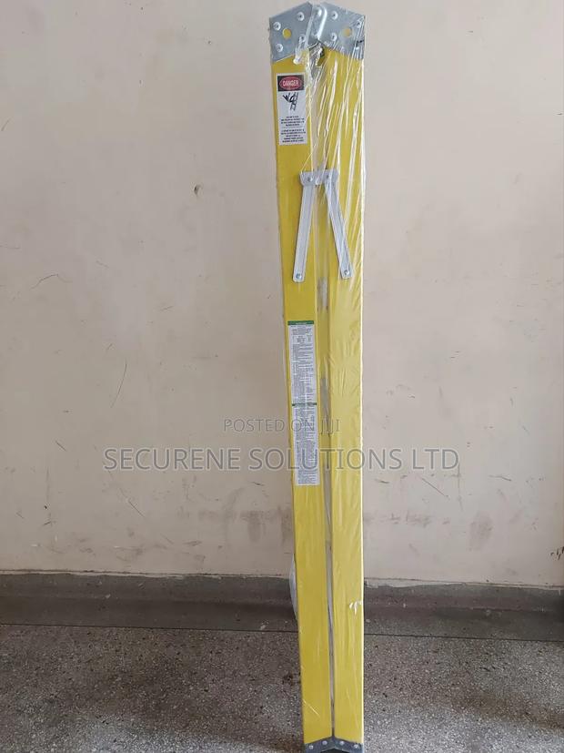 6ft Fiberglass Double-Sided Ladder. - thumbnail 3