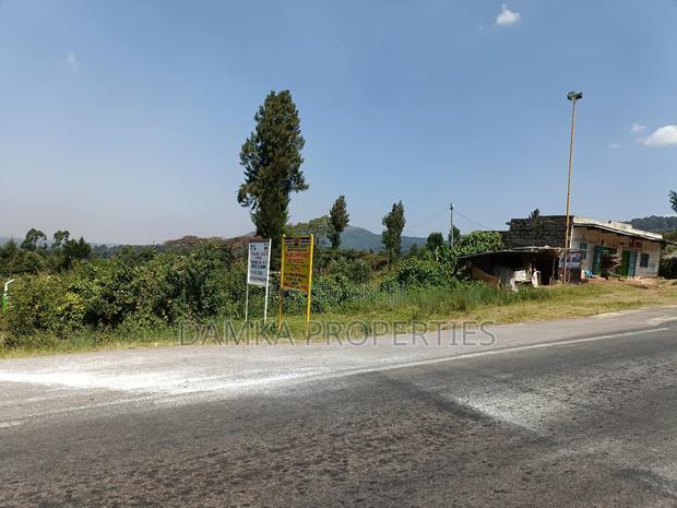 1/4 Plot for Sale Fronting Tarmac at Lanet Githioro - thumbnail 3