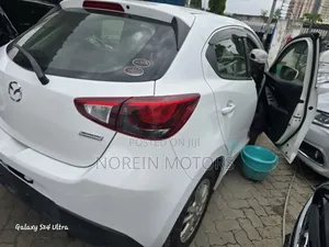 Mazda Demio 2017 Pearl