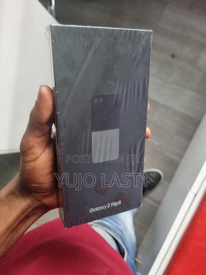 New Samsung Galaxy Z Flip5 512 GB Black - main view