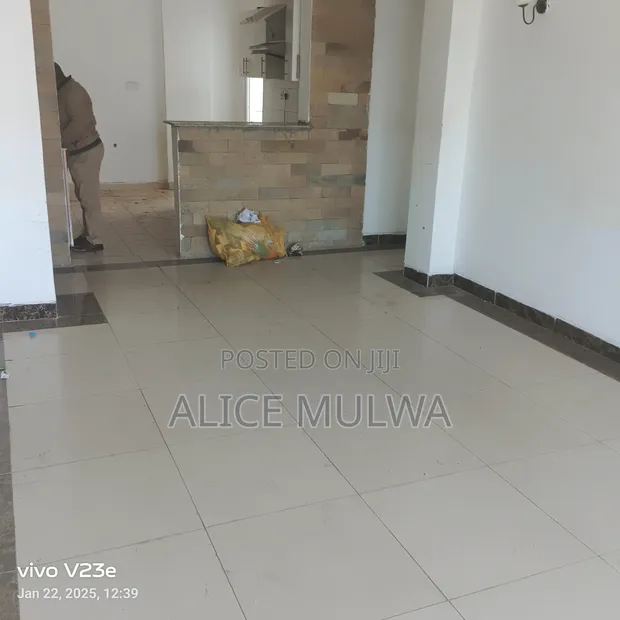 3bdrm Apartment in Shopping Ce5, Madaraka for rent