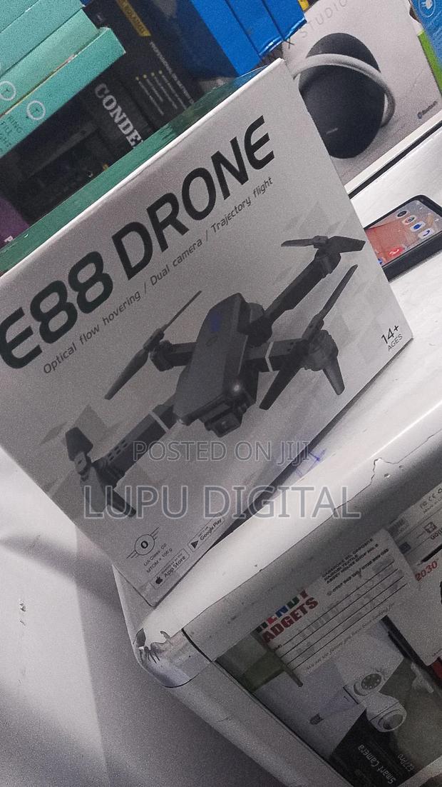 Dual Camera E88 Drone - thumbnail 3