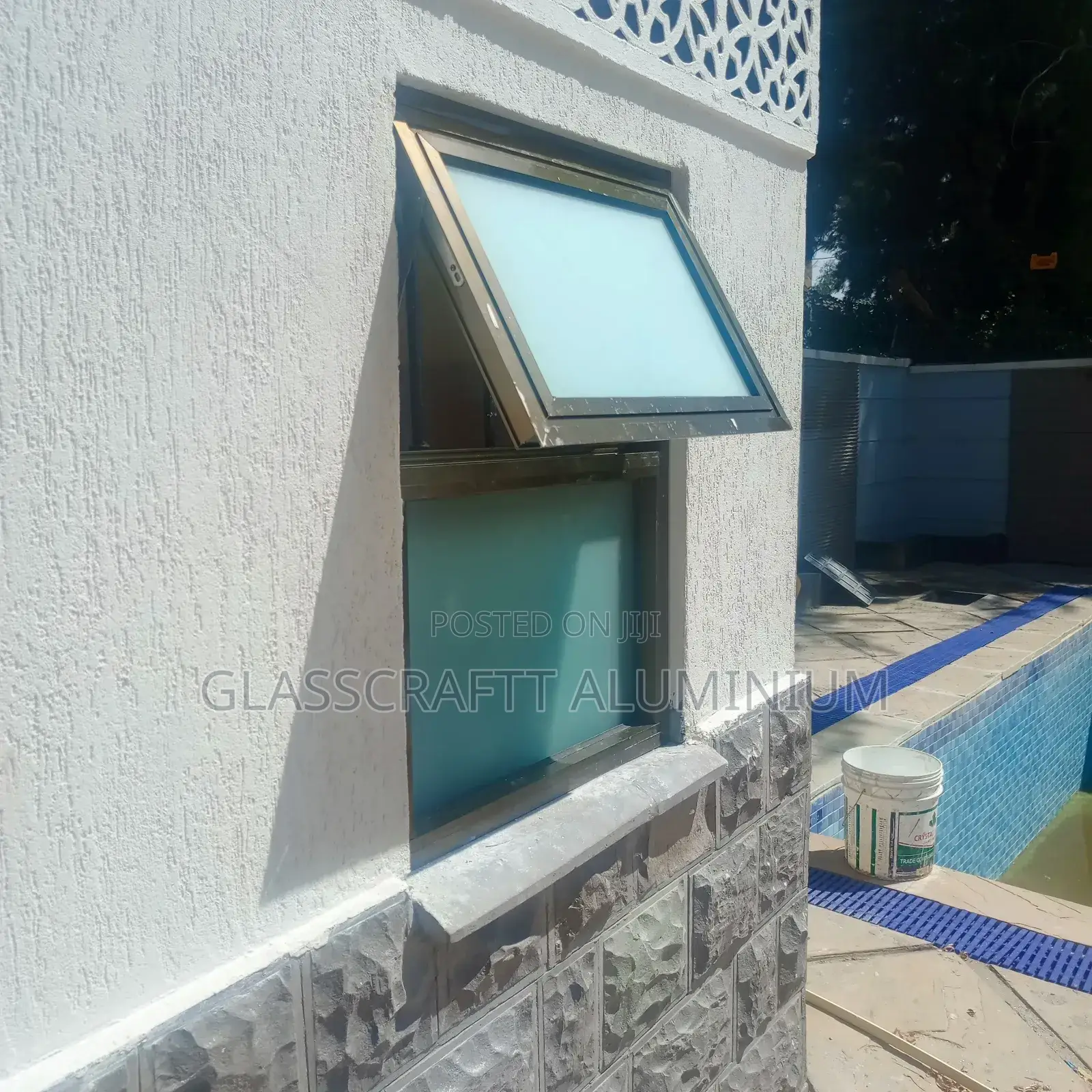 Top Hang Window