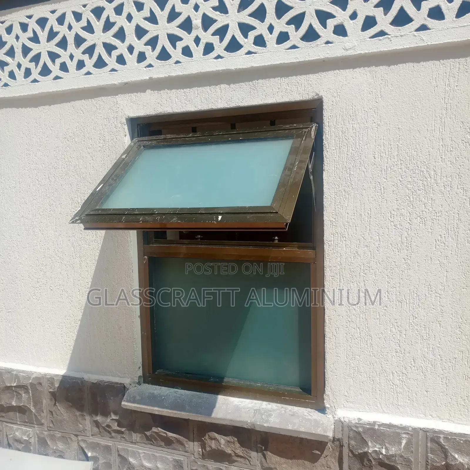 Top Hang Window