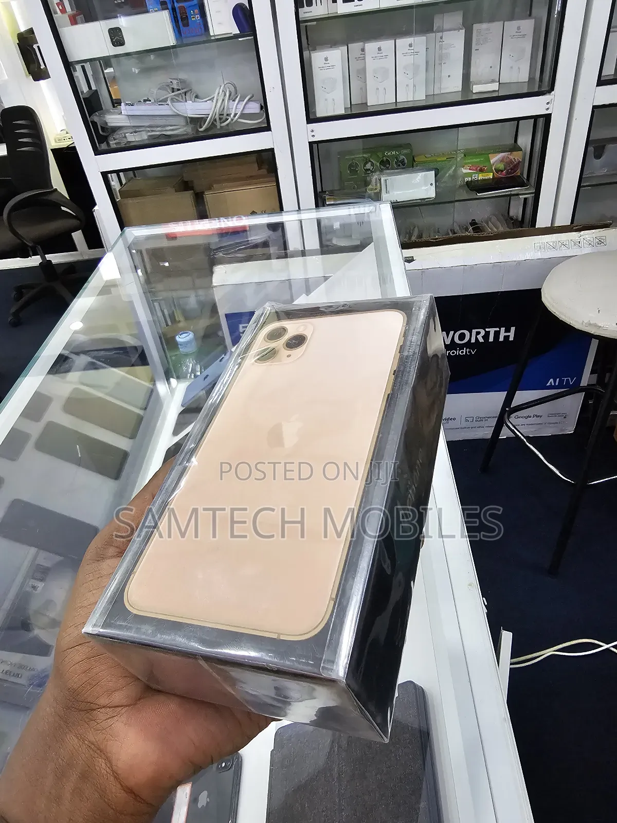 New Apple iPhone 11 Pro Max 256 GB Gold