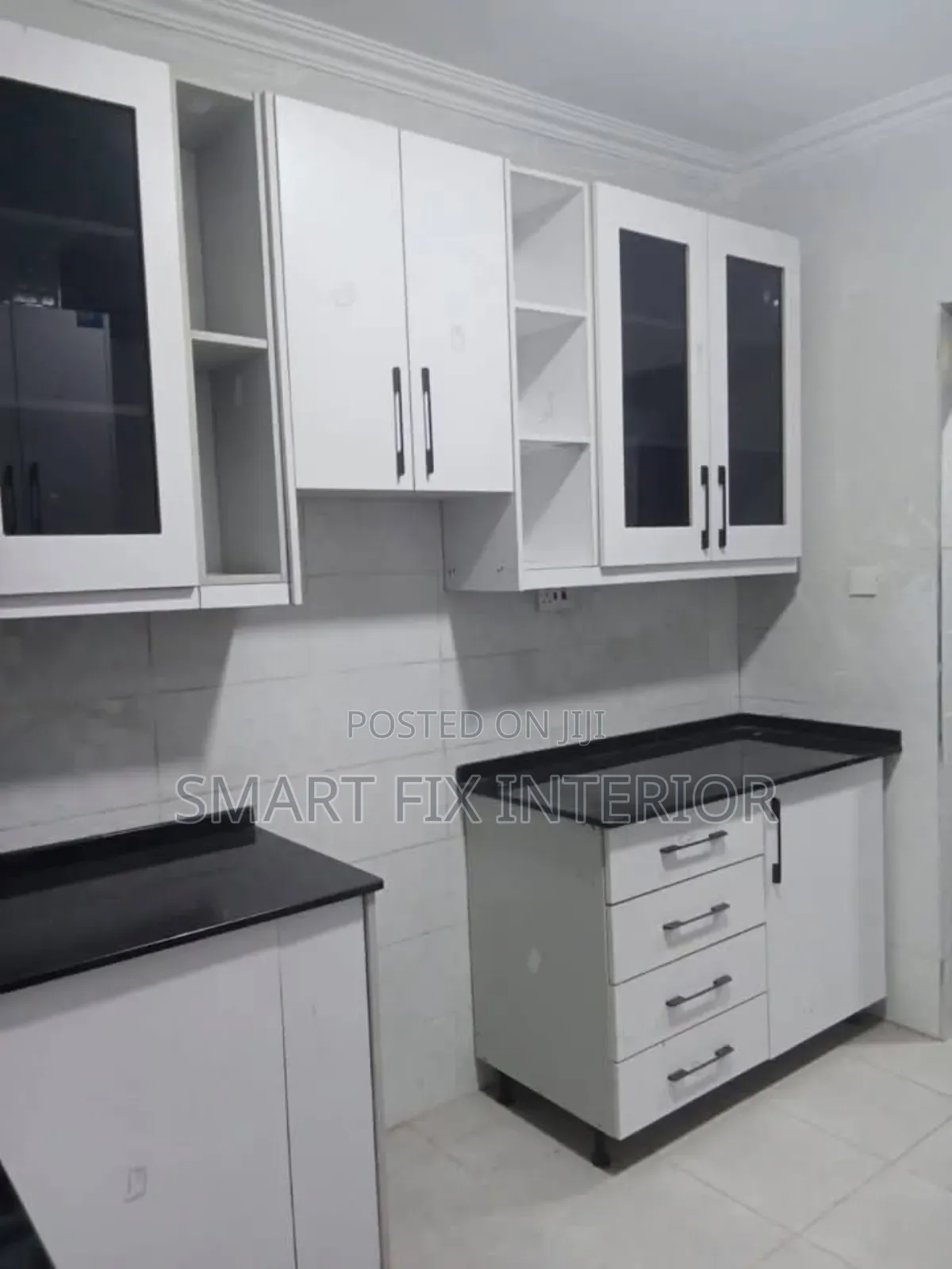 Kitchen Cabinets/Kitchen Tops/Home Décor