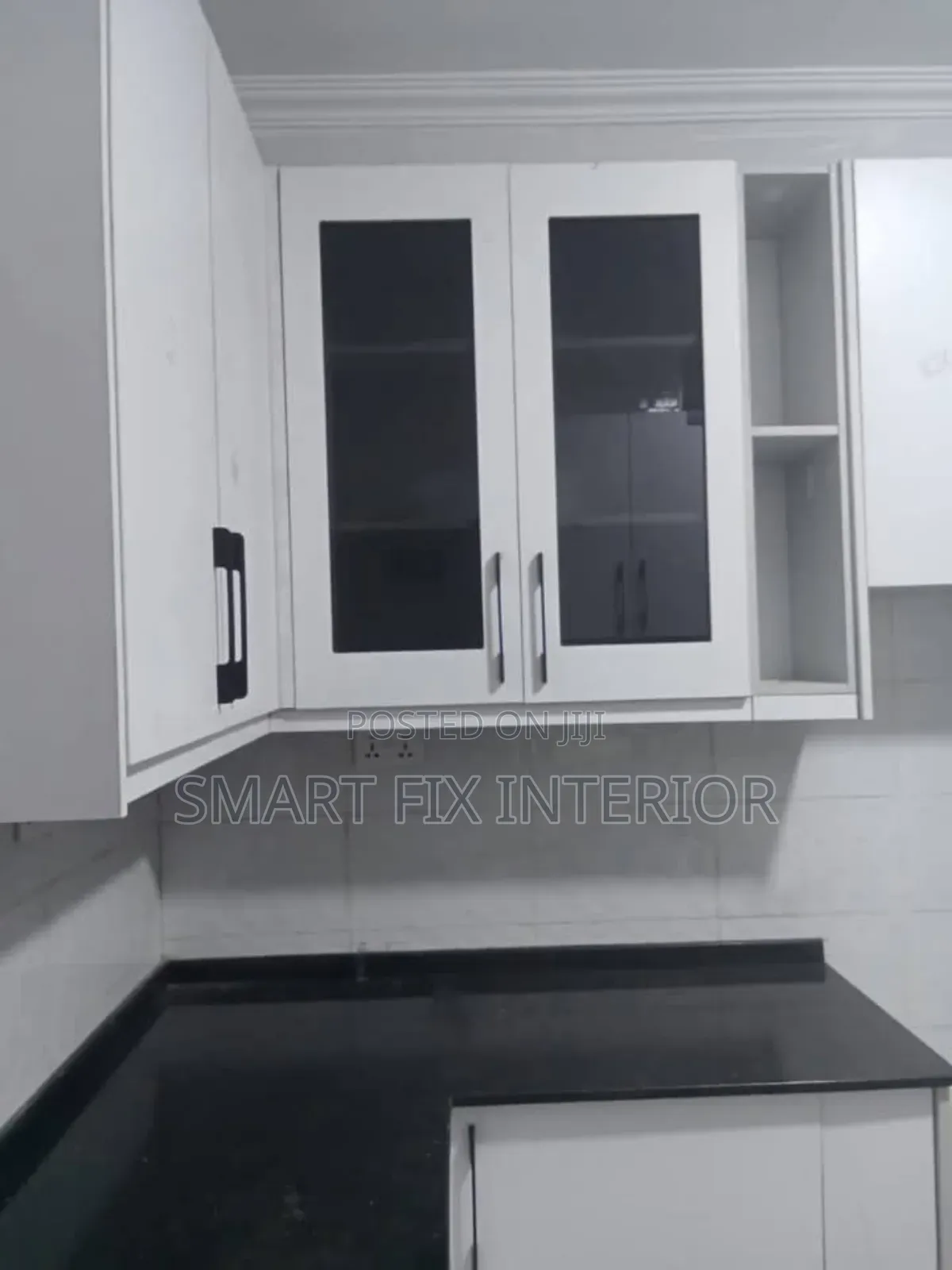 Kitchen Cabinets/Kitchen Tops/Home Décor