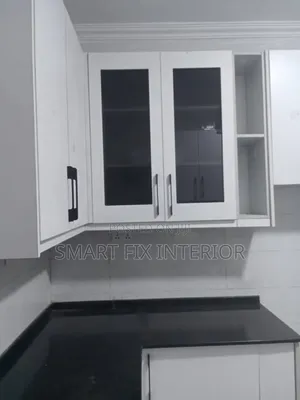 Kitchen Cabinets/Kitchen Tops/Home Décor