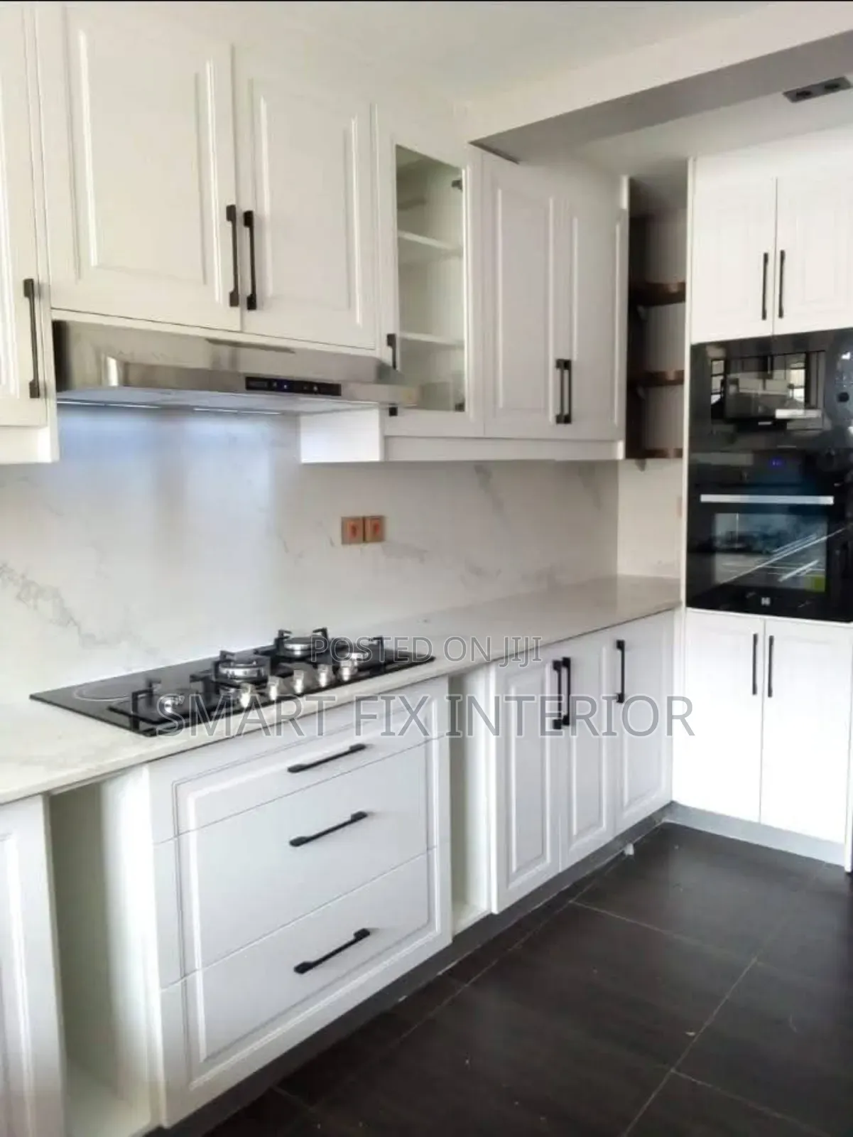 Kitchen Cabinets/Kitchen Tops/Home Décor