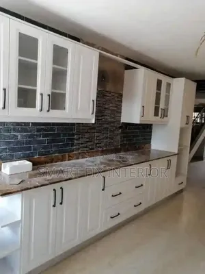 Kitchen Cabinets/Kitchen Tops/Home Décor