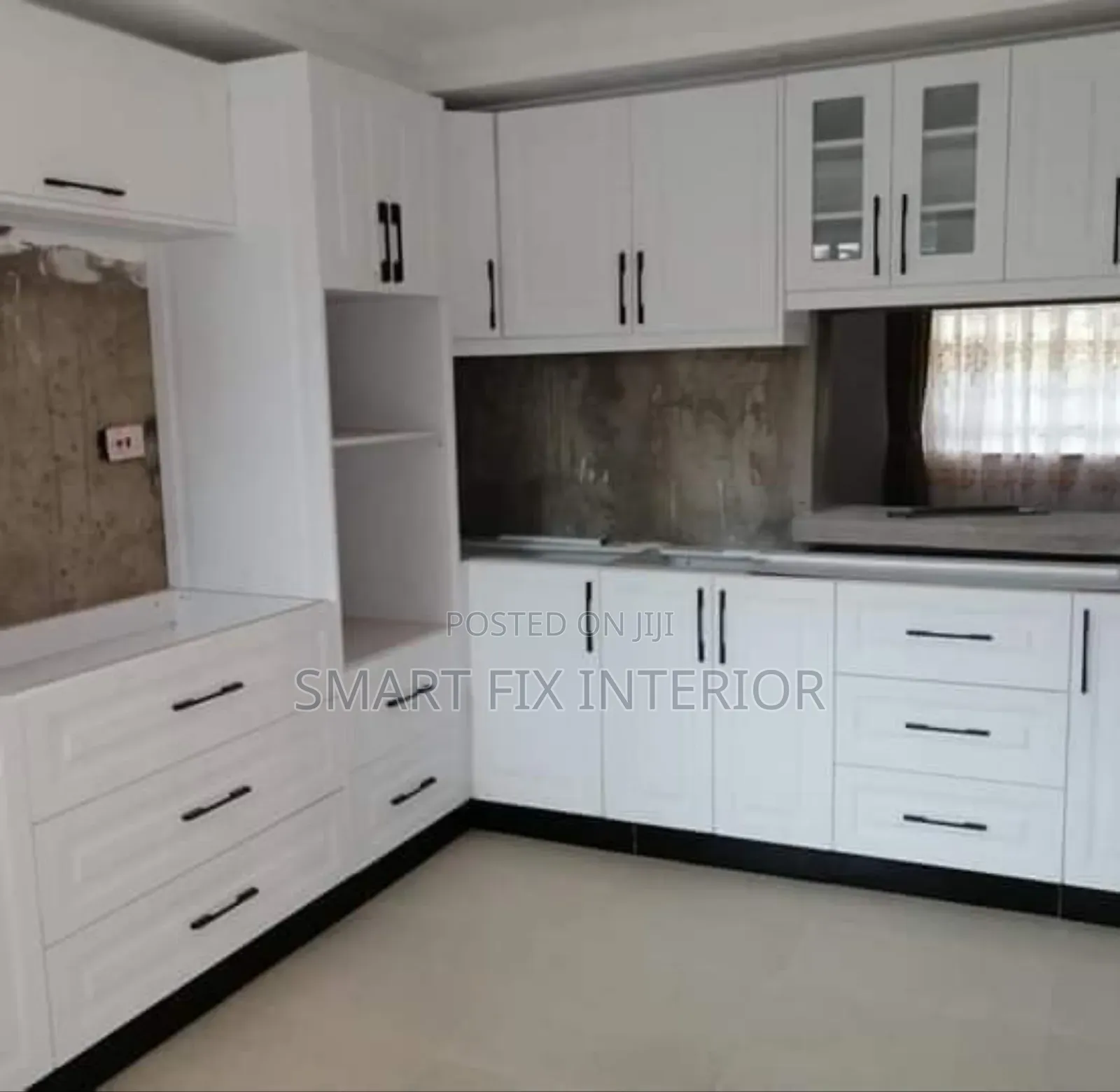 Kitchen Cabinets/Kitchen Tops/Home Décor