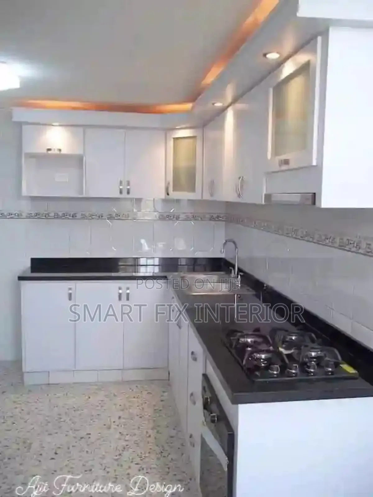 Kitchen Cabinets/Kitchen Tops/Home Décor