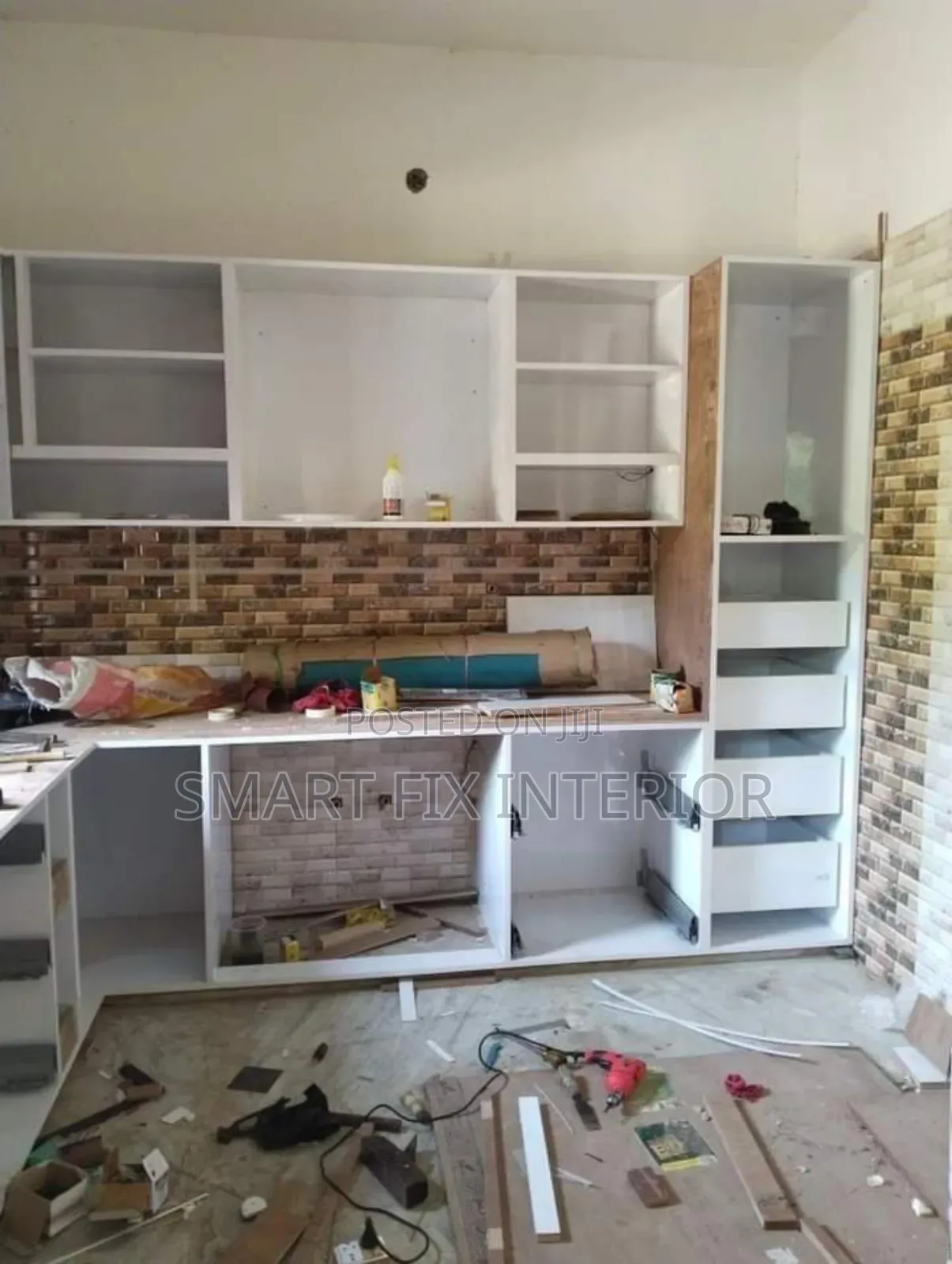 Kitchen Cabinets/Kitchen Tops/Home Décor
