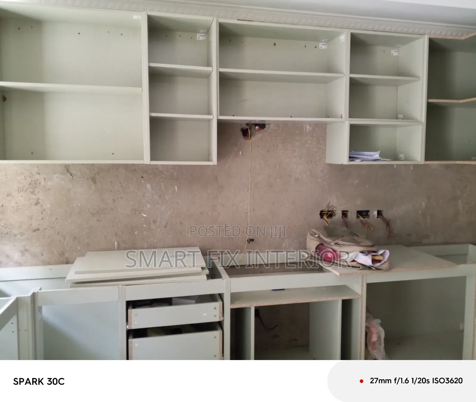 Kitchen Cabinets/Kitchen Tops/Home Décor