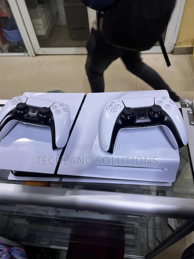 Home Used Slim Ps5 With 2 Pads - thumbnail 2