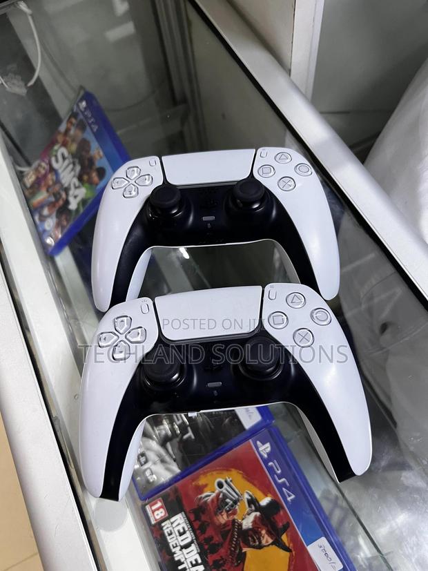 Home Used Slim Ps5 With 2 Pads - thumbnail 4