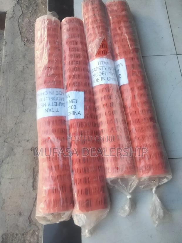 Generic Orange Barrier Fence - thumbnail 3